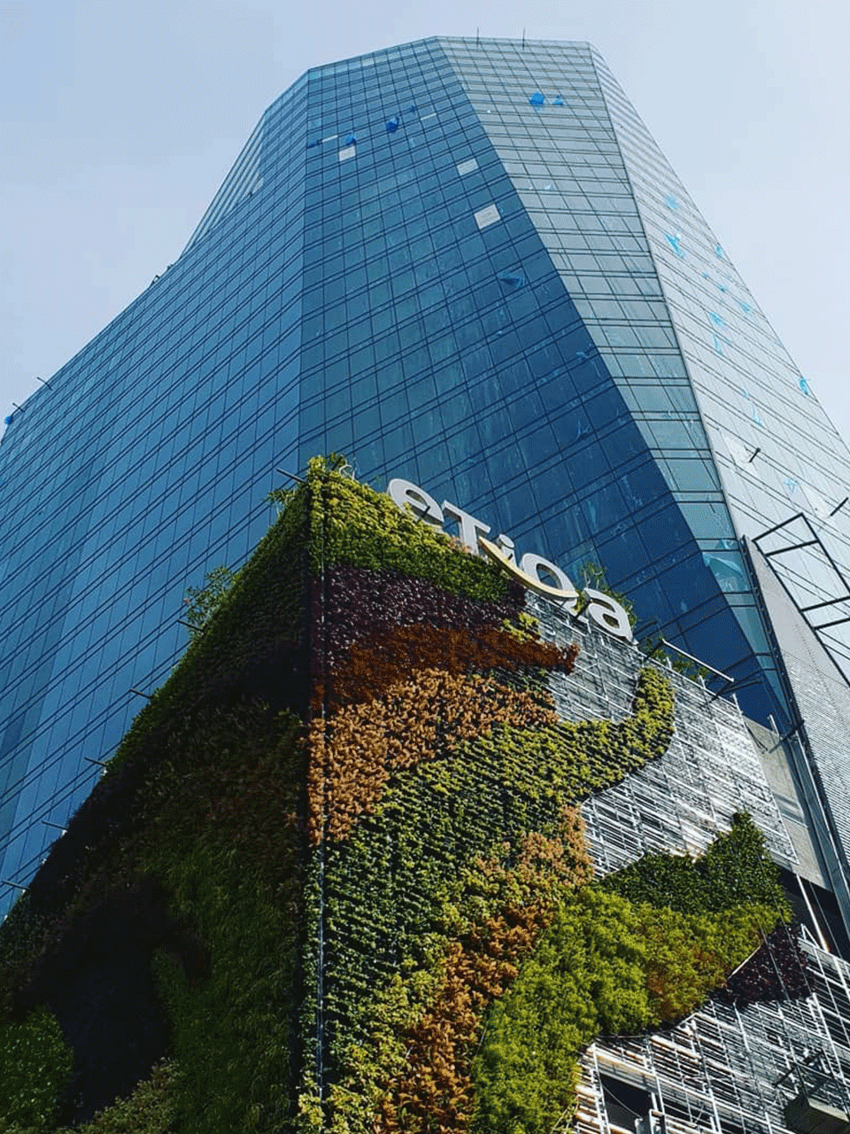 Menara Etiqa Living Wall2